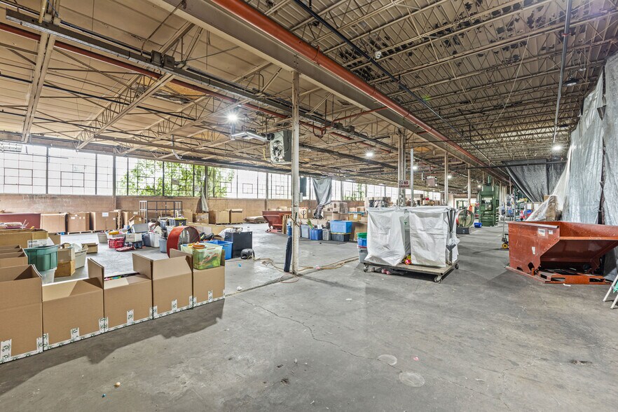 More Photos Of 26051 Michigan Ave, Inkster Warehouse For Sale
