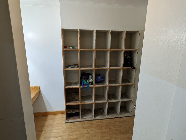 More Photos Of 124 W Boston St, Brookfield Bowling Alley For Sale