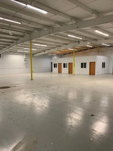 More Photos Of 3146 Market St, Green Bay Warehouse For Sale