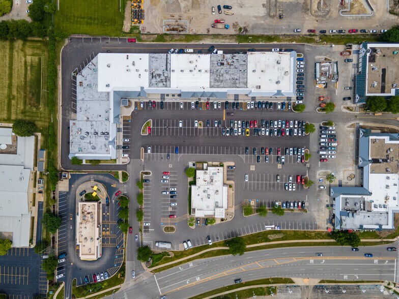 More Photos Of 1512 N Naper Blvd, Naperville General Retail For Lease