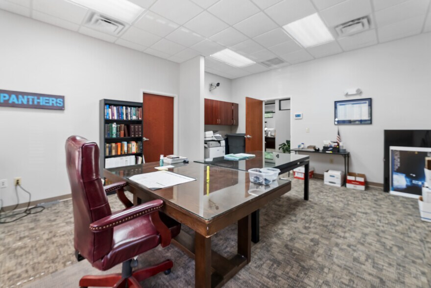More Photos Of 119 Southern Blvd, Savannah Office For Sale