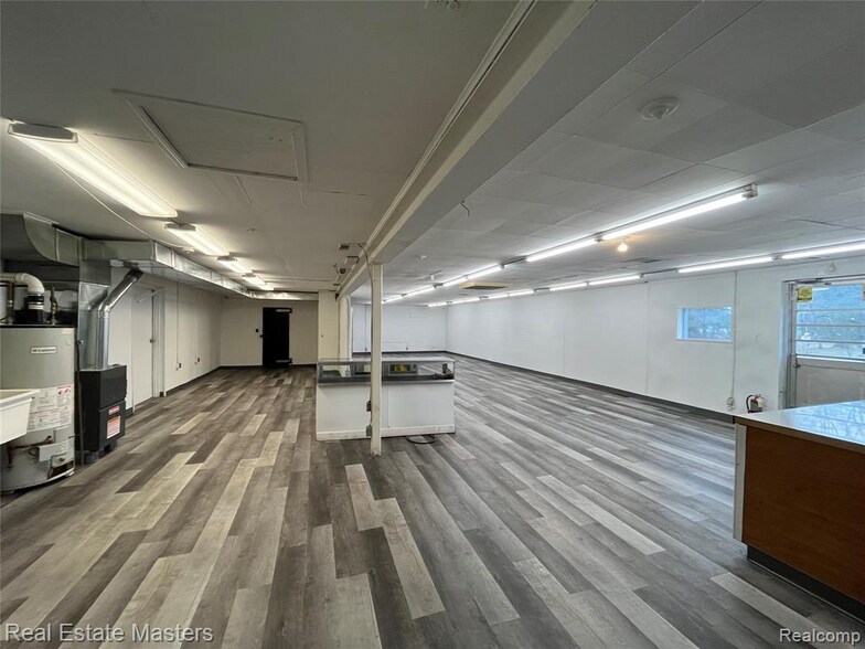 More Photos Of 8216 Lakeshore Rd, Lexington Convenience Store For Sale