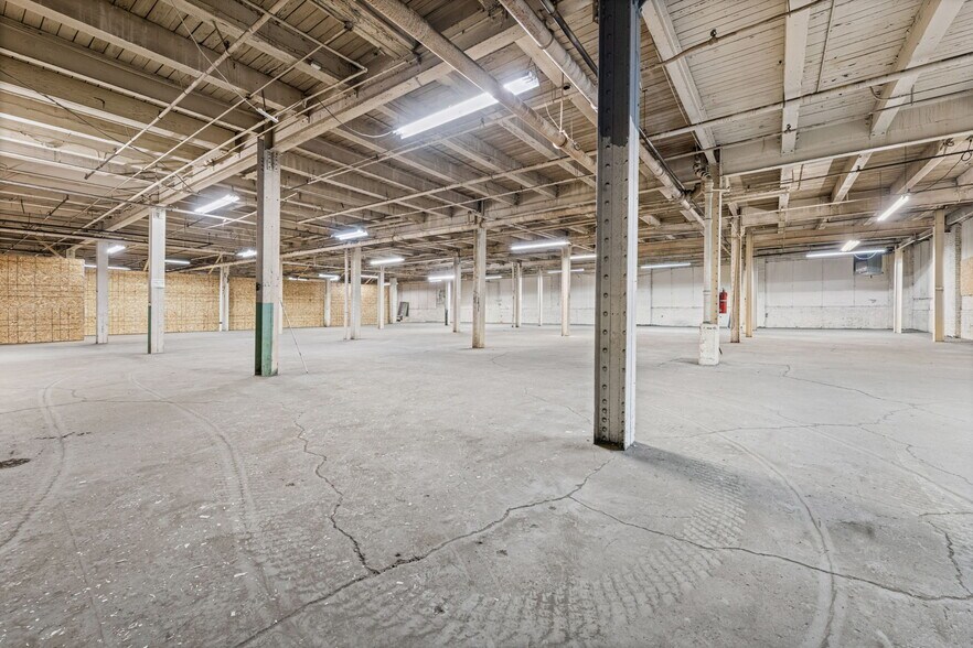 More Photos Of 4444 Lawton Ave, Detroit Warehouse For Sale