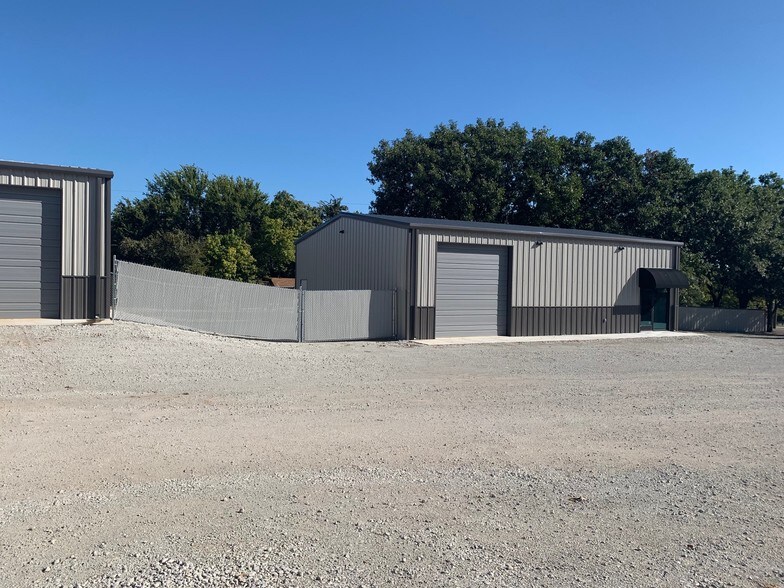 More Photos Of 1011 Upper Denton Rd, Weatherford Warehouse For Lease
