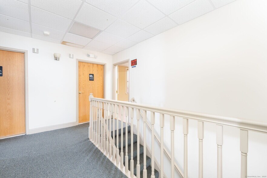 More Photos Of 11 Hayward Ave, Colchester Office For Sale