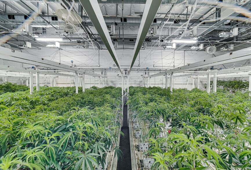 More Photos Of 14748 Keswick St, Van Nuys Warehouse For Sale