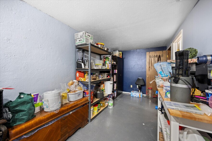More Photos Of 614 W Central Ave, Wiggins General Retail For Sale