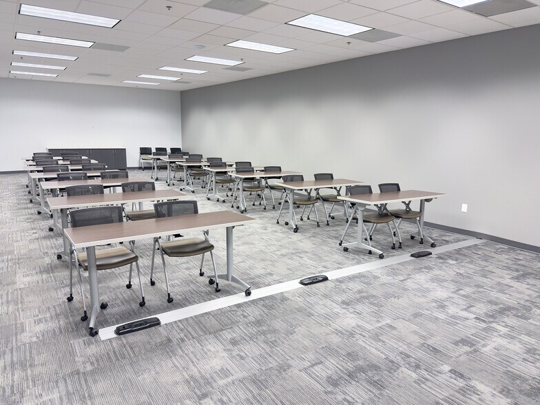 More Photos Of 3780 Mansell Rd, Alpharetta Unknown For Lease