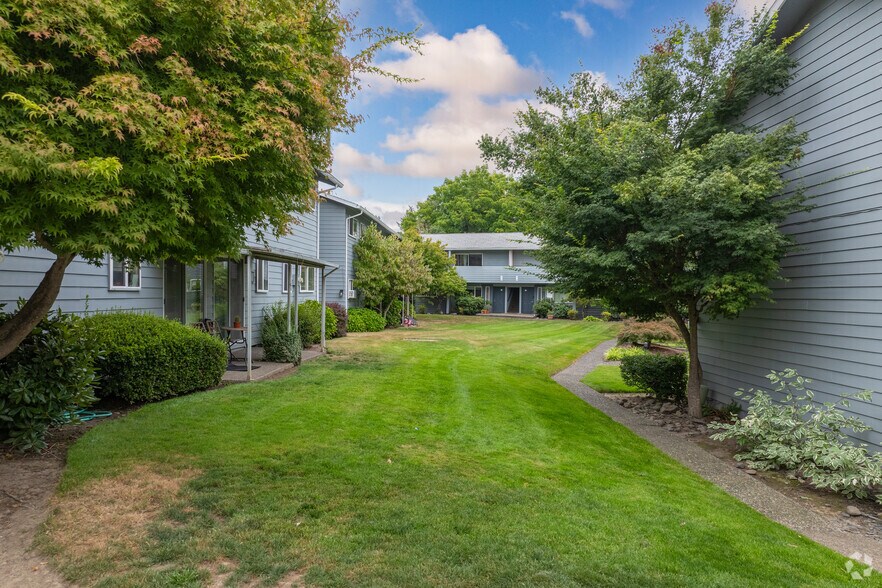 More Photos Of 9550 SW Washington Dr, Portland Apartments For Sale