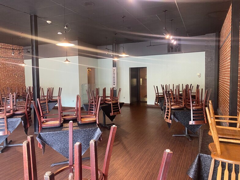 More Photos Of 33 N Washington St, Berkeley Springs Restaurant For Sale