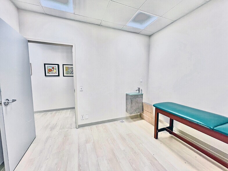 More Photos Of 10012 Manchester Rd, Saint Louis Medical For Sale