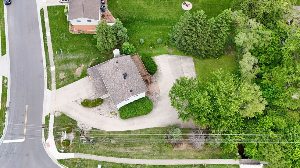 More Photos Of 10 Fairway Dr, Springboro Office Residential For Sale