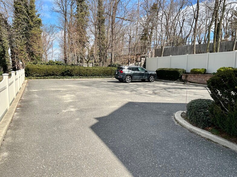 More Photos Of 51 Elm St, Huntington Office Residential For Lease