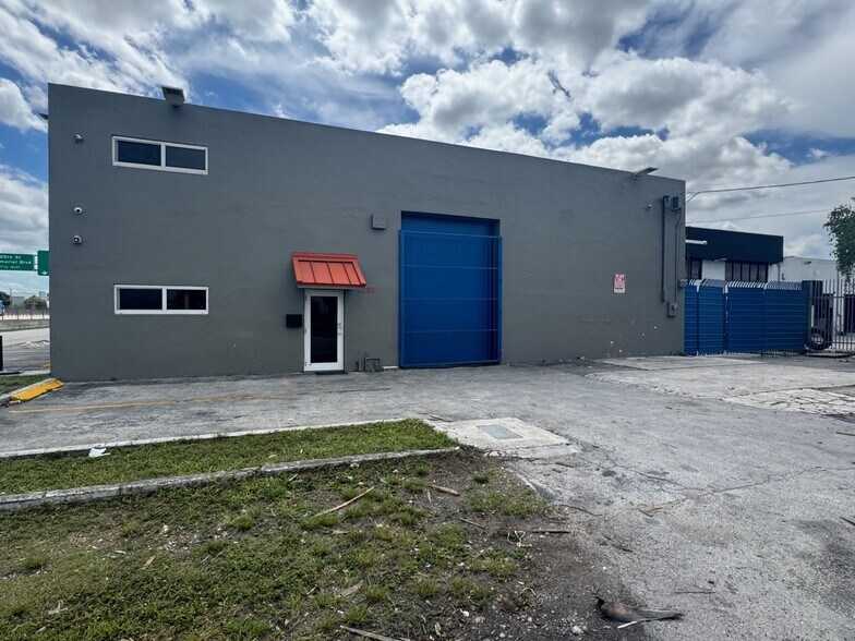 More Photos Of 5280 NW 77th Ct, Doral Warehouse For Lease