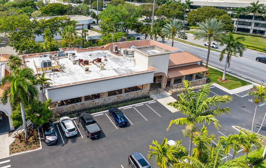 More Photos Of 2200-2222 Glades Rd, Boca Raton Unknown For Lease