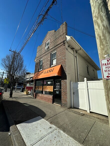 Primary Photo Of 136 Jericho Tpke, Mineola Storefront Retail Residential For Sale