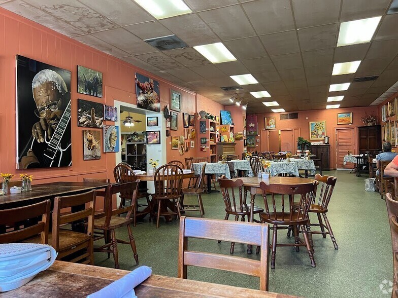 More Photos Of 811 N 2nd St, Booneville Restaurant For Lease