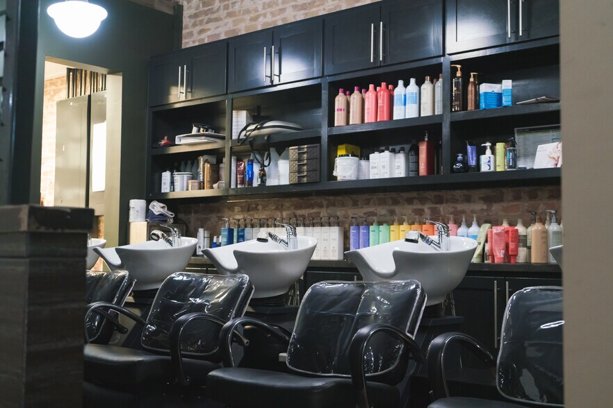 More Photos Of 201 N Main St, Taylor Storefront Retail Office For Sale