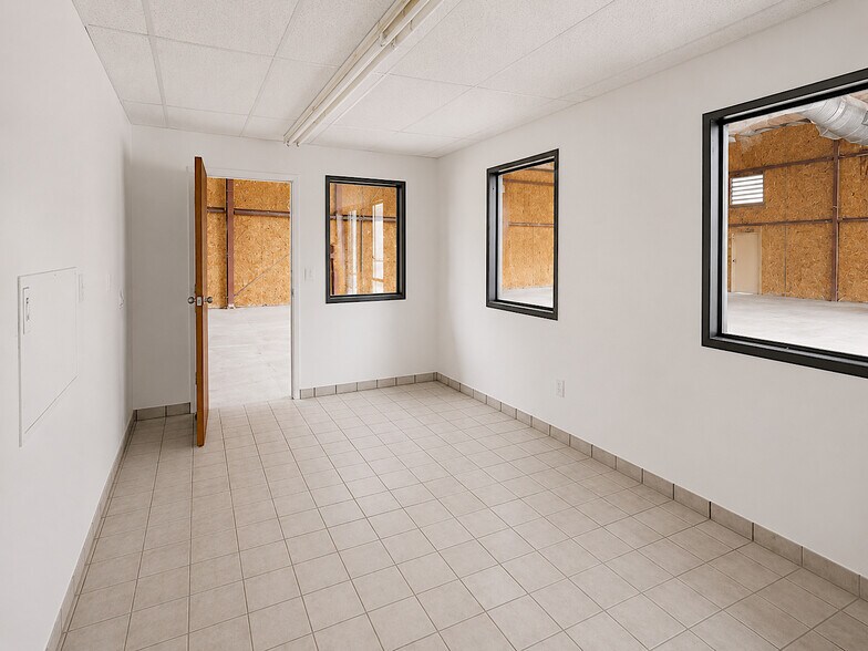 More Photos Of 3508 Wellsite Dr, Norman Distribution For Sale