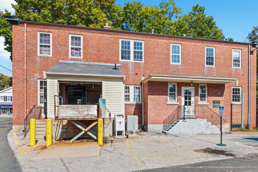 More Photos Of 12 Main St, Essex Office For Lease