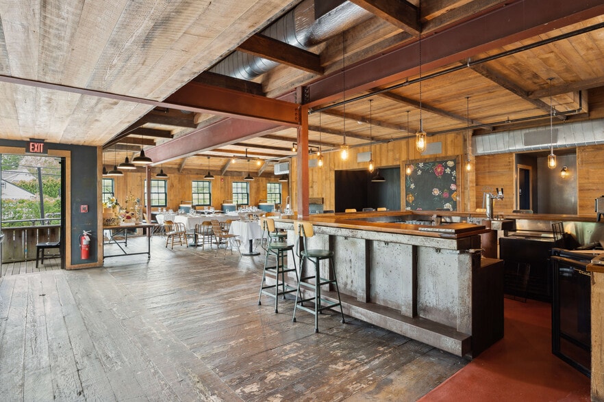 More Photos Of 203 Bridgehampton Tpke, Bridgehampton Restaurant For Lease