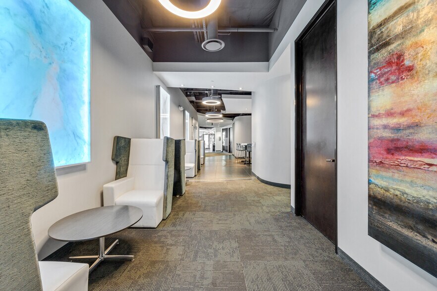 More Photos Of 7135 E Camelback Rd, Scottsdale Coworking Space