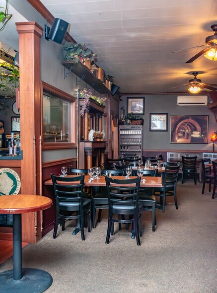 More Photos Of 205 Main St, Onalaska Specialty For Sale