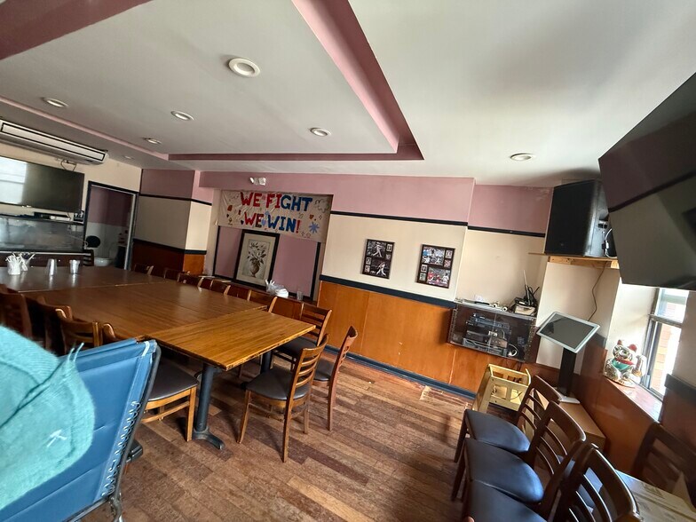 More Photos Of 220 N 10th St, Philadelphia Storefront Retail Residential For Lease