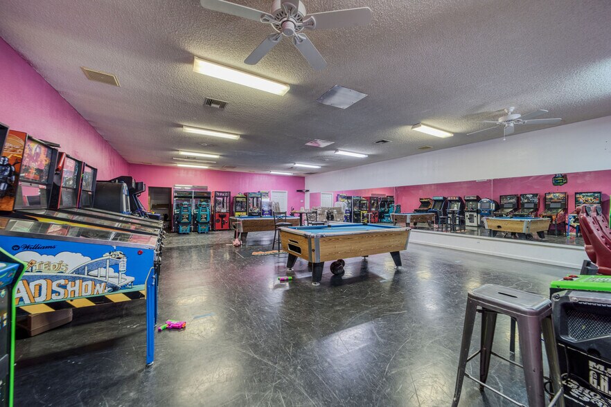 More Photos Of 832 Gemstone Ave, Bullhead City Restaurant For Sale