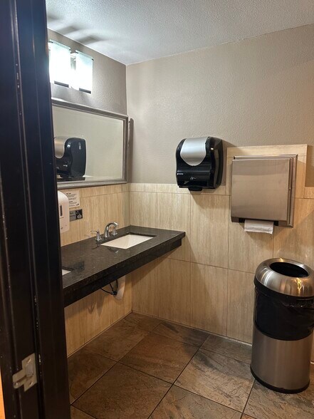 More Photos Of 231-243 E Colorado Blvd, Pasadena Storefront Retail Office For Lease