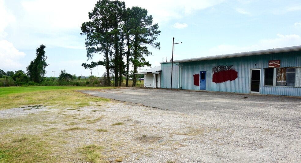 More Photos Of 906 Third St, Lake Arthur Light Manufacturing For Sale