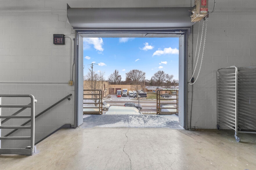 More Photos Of 24101 W Warren St, Dearborn Heights Freestanding For Sale