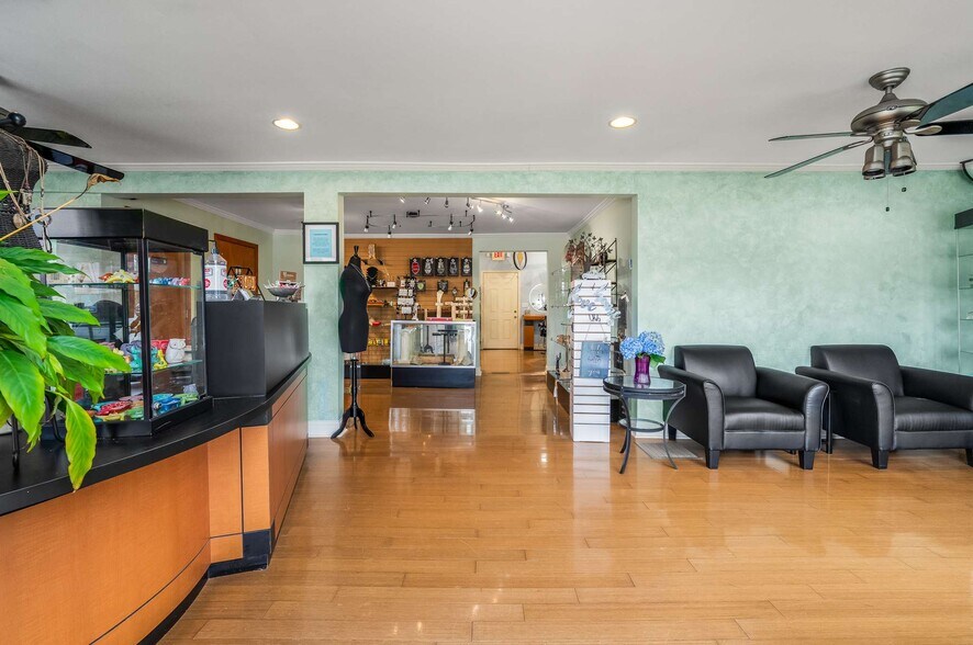 More Photos Of 4065 Lawrenceville Hwy, Tucker Office For Sale