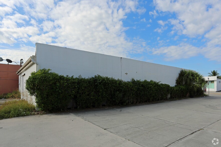 More Photos Of 910 N Dixie Hwy, Lake Worth Freestanding For Lease