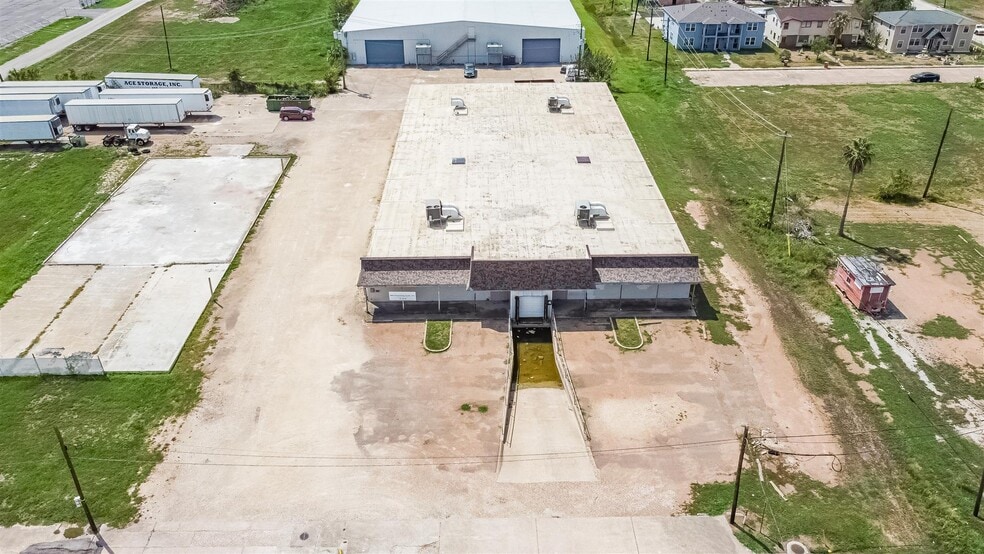 More Photos Of 101 W 4th St, Freeport Warehouse For Sale