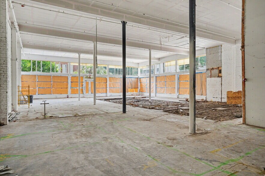 More Photos Of 322 W Broughton St, Savannah Storefront For Lease