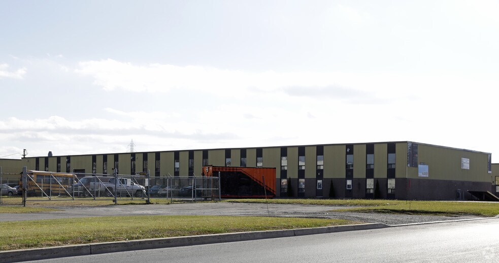 More Photos Of 4500 Boul Kimber, Longueuil Warehouse For Lease