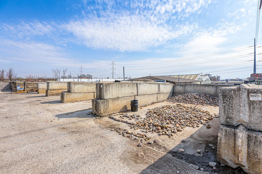 More Photos Of , Blue Springs Unknown For Sale