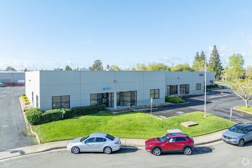 More Photos Of 3651 Business Dr, Sacramento Flex For Lease