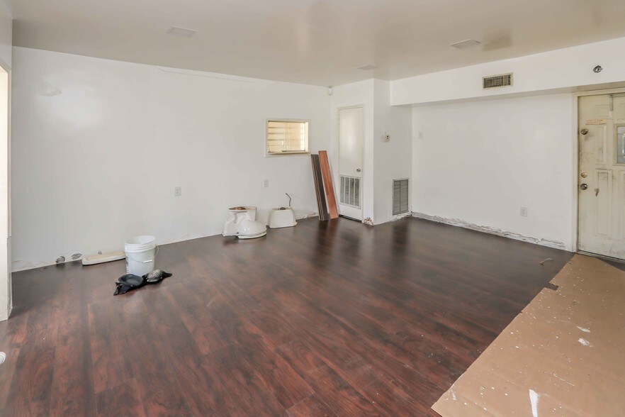 More Photos Of 14935 NW 27th Ave, Opa Locka Warehouse For Lease