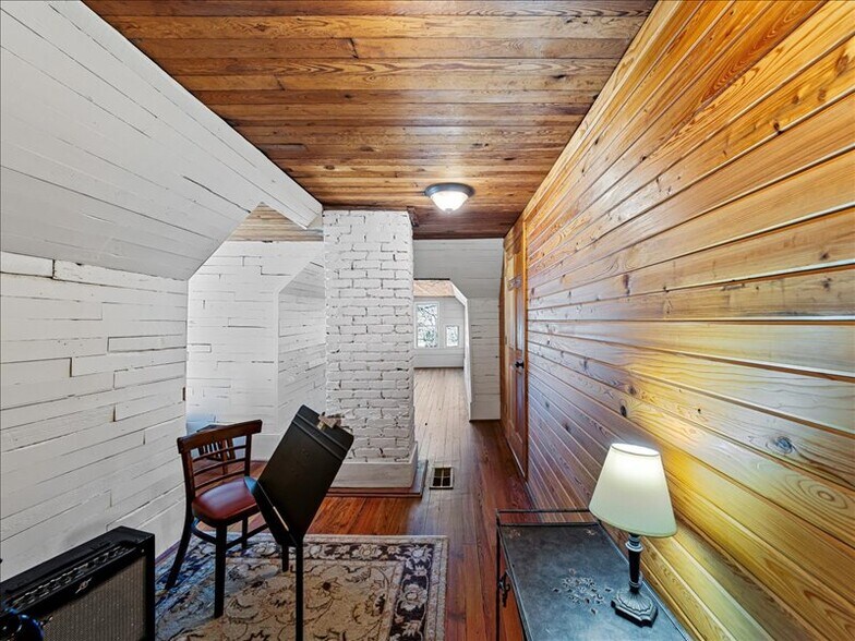 More Photos Of 2057 Grayson Hwy, Grayson Freestanding For Sale