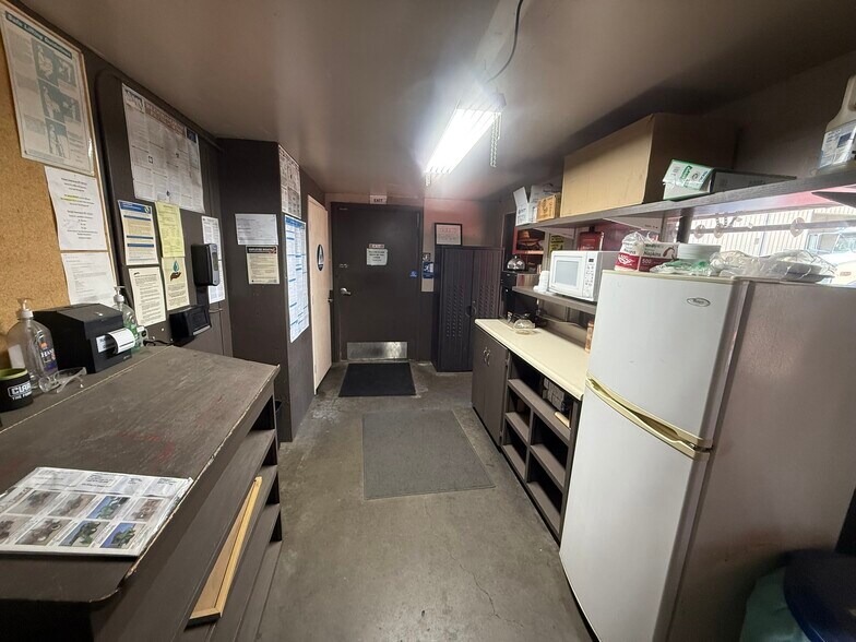 More Photos Of 1360-1366 Burton Ave, Salinas Warehouse For Sale