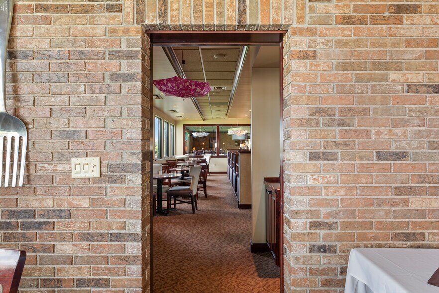 More Photos Of 824 Paul Bunyan, Bemidji Restaurant For Sale