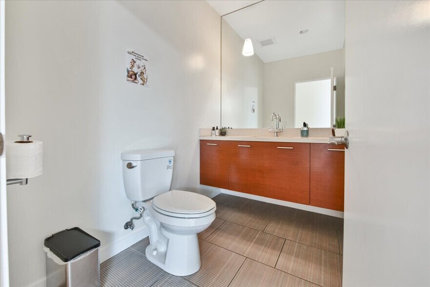 More Photos Of 1319 Abbot Kinney Blvd, Venice Loft Creative Space For Lease