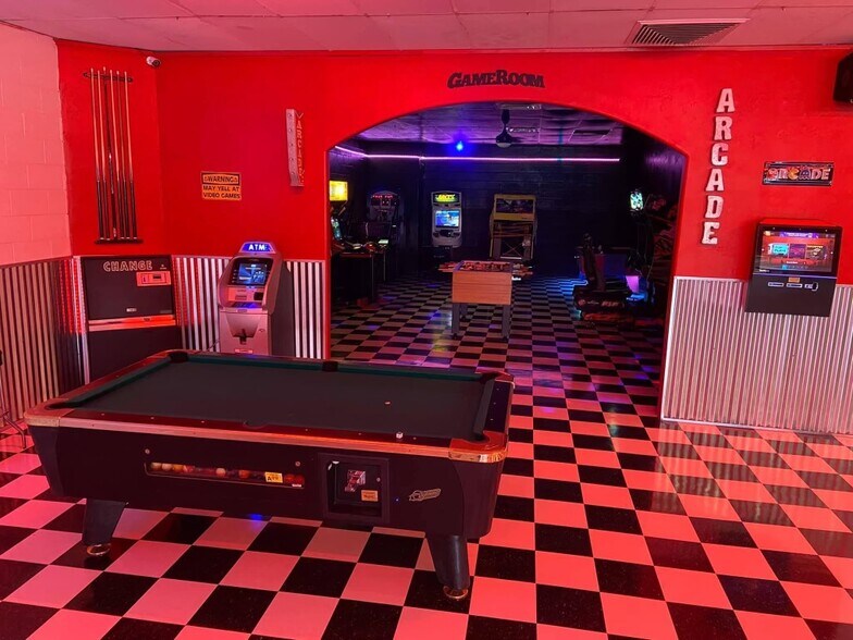 More Photos Of 901 E St, Snyder General Retail For Sale