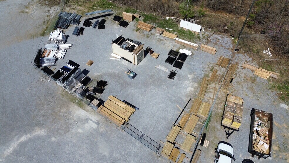 More Photos Of 506 Industrial Dr, Rockmart Warehouse For Lease