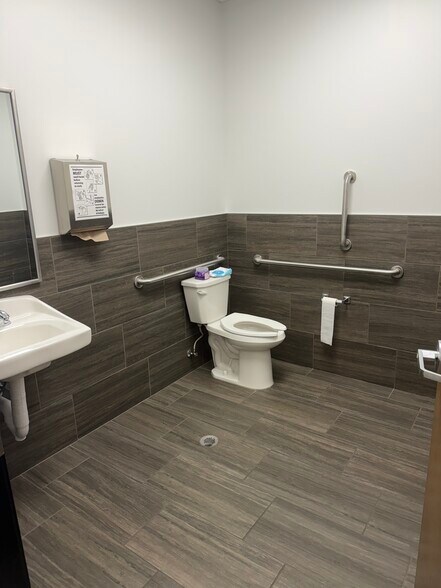 More Photos Of 816 24th Ave, West Fargo General Retail For Lease