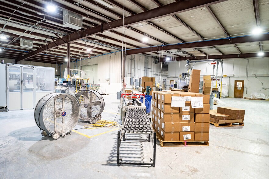 More Photos Of 225 Lawton Ave, Hereford Manufacturing For Sale