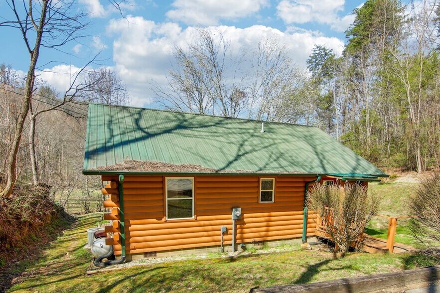 More Photos Of 33 Shepherds Creek rd, Bryson City Specialty For Sale
