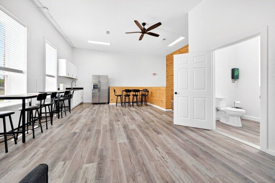More Photos Of 201 N Bois D Arc St, Forney Storefront For Sale